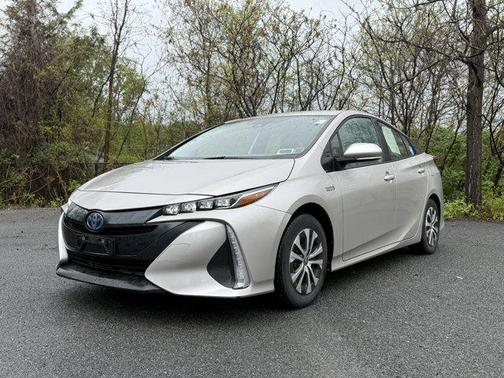 Titanium Glow 2022 Toyota Prius Prime LE