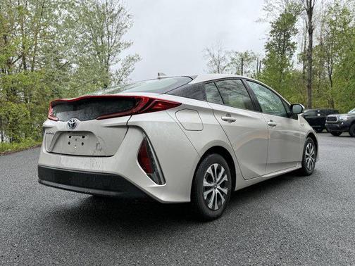 Titanium Glow 2022 Toyota Prius Prime LE