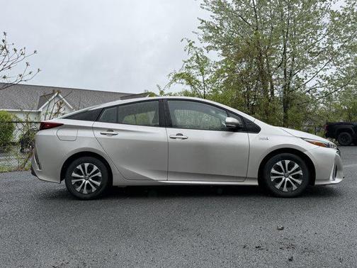Titanium Glow 2022 Toyota Prius Prime LE