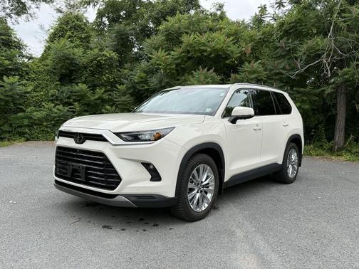 Cream 2024 Toyota Grand Highlander Platinum