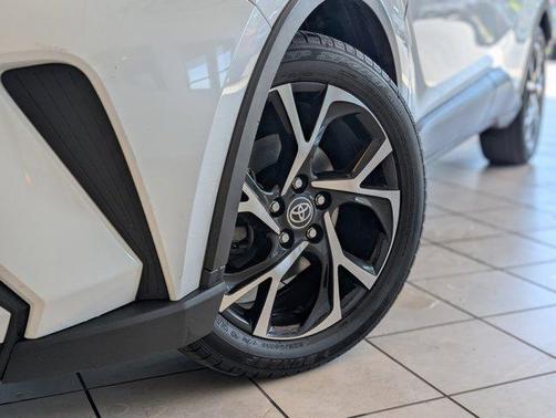 2022 Toyota C-HR XLE
