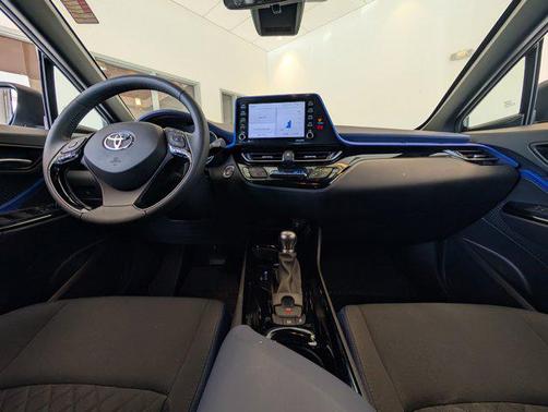 2022 Toyota C-HR XLE