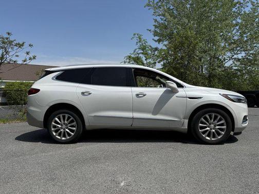 White Frost Tricoat 2018 Buick Enclave Essence