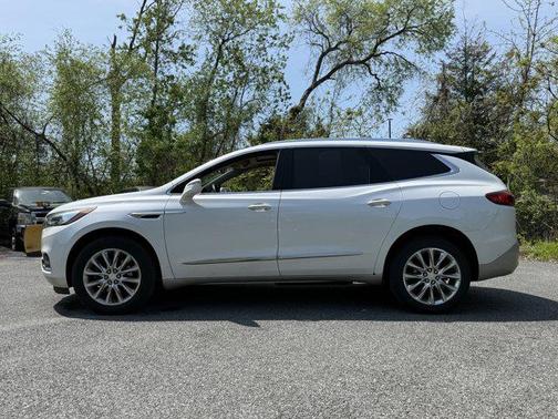 White Frost Tricoat 2018 Buick Enclave Essence