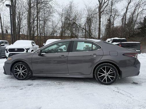 2022 Toyota Camry SE