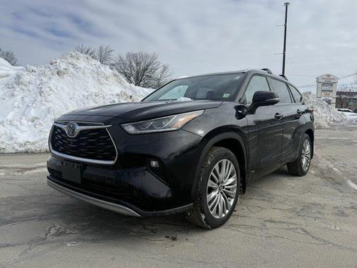 2023 Toyota Highlander Hybrid Platinum