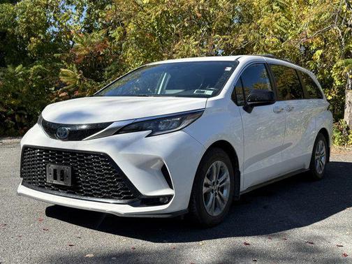 2022 Toyota Sienna XSE 7 Passenger