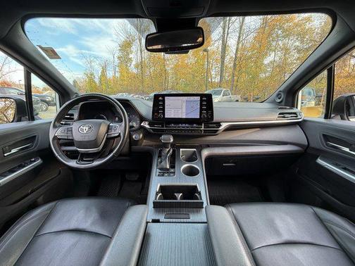 2022 Toyota Sienna XSE 7 Passenger