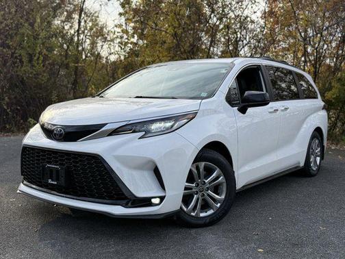 2022 Toyota Sienna XSE 7 Passenger