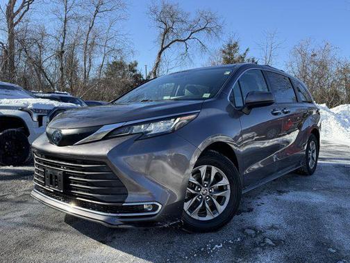 2023 Toyota Sienna XLE