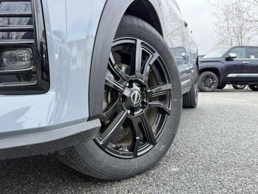 Gray/Super Black 2024 Nissan Kicks SR