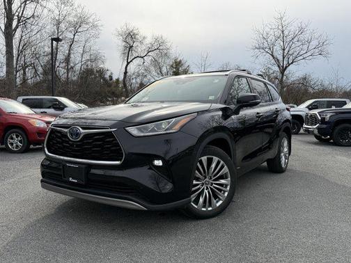 Midnight Black Metallic 2023 Toyota Highlander Hybrid Platinum