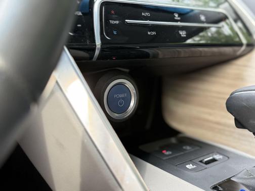 Coastal Gray Metallic 2022 Toyota Venza Limited