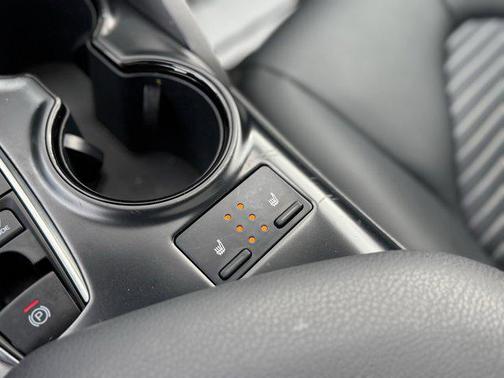 2019 Toyota Camry Hybrid SE