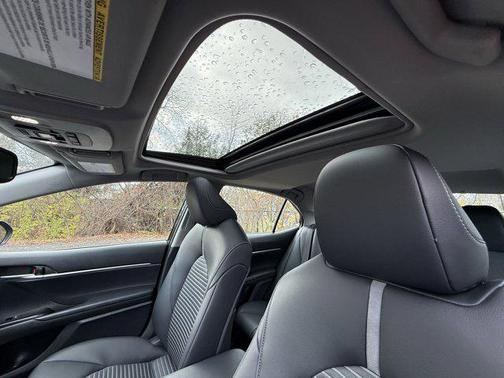 2019 Toyota Camry Hybrid SE