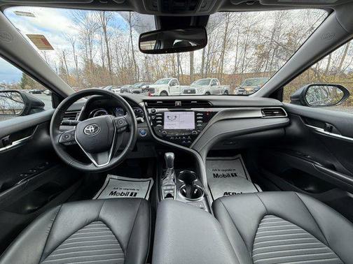 2019 Toyota Camry Hybrid SE