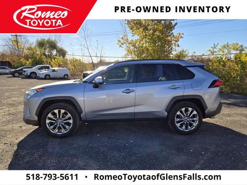 Silver Sky Metallic 2019 Toyota RAV4 XLE Premium