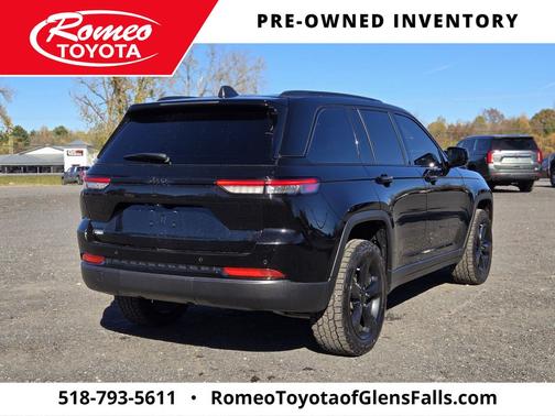 Diamond Black Crystal Pearlcoat 2024 Jeep Grand Cherokee Altitude