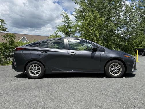 Magnetic Gray Metallic 2022 Toyota Prius Prime LE