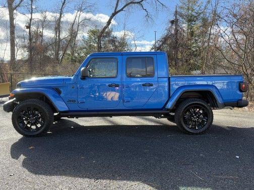 2025 Jeep Gladiator Nighthawk