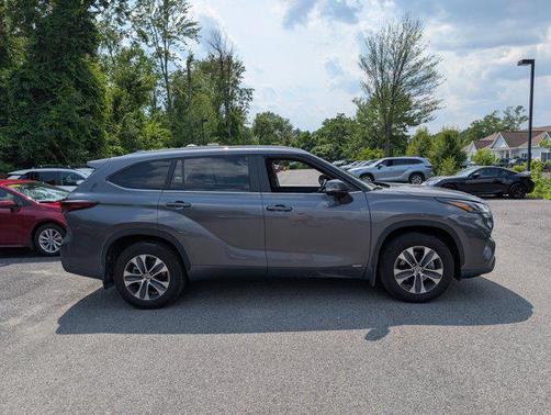2024 Toyota Highlander Hybrid XLE