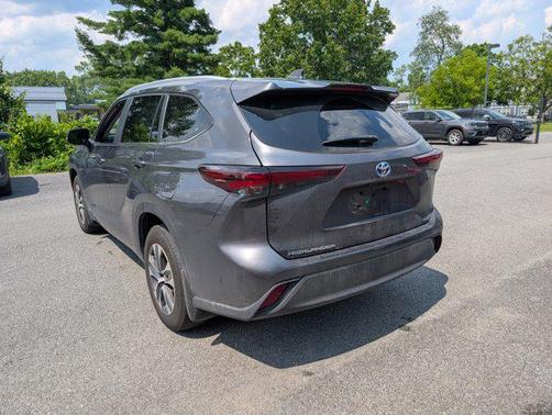 2024 Toyota Highlander Hybrid XLE