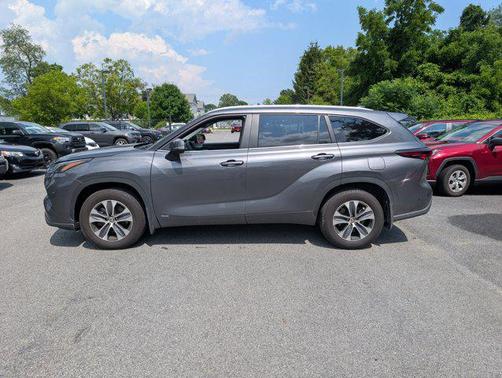 2024 Toyota Highlander Hybrid XLE