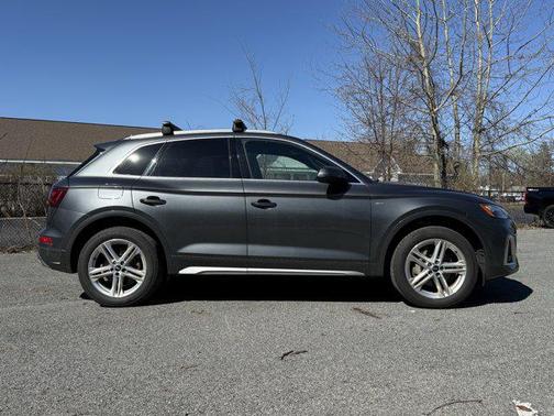 Daytona Gray Pearl 2021 Audi Q5 Premium