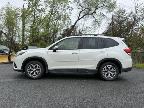 Crystal White Pearl 2023 Subaru Forester Premium