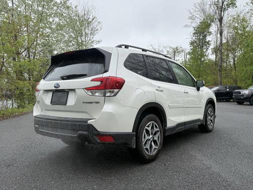 Crystal White Pearl 2023 Subaru Forester Premium