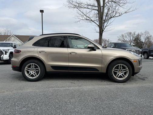 2017 Porsche Macan Base