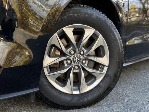 2022 Toyota Sienna LE