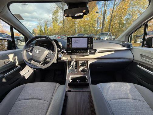2022 Toyota Sienna LE
