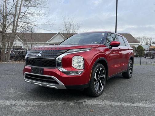 Red Diamond 2024 Mitsubishi Outlander SE 2.5 S-AWC