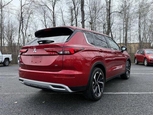 Red Diamond 2024 Mitsubishi Outlander SE 2.5 S-AWC