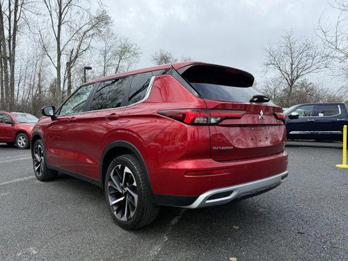 Red Diamond 2024 Mitsubishi Outlander SE 2.5 S-AWC