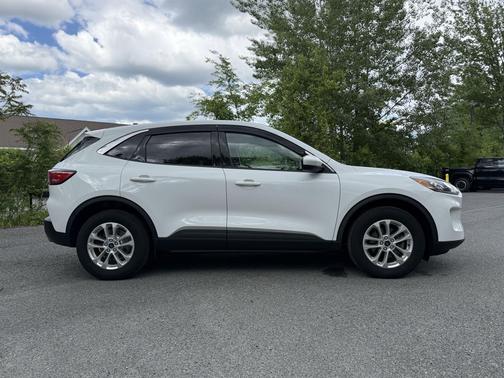 Oxford White 2020 Ford Escape SE