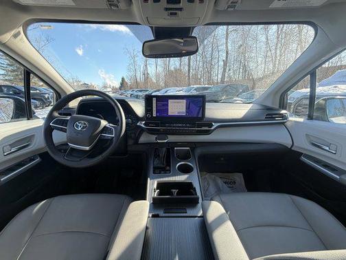 2025 Toyota Sienna XLE