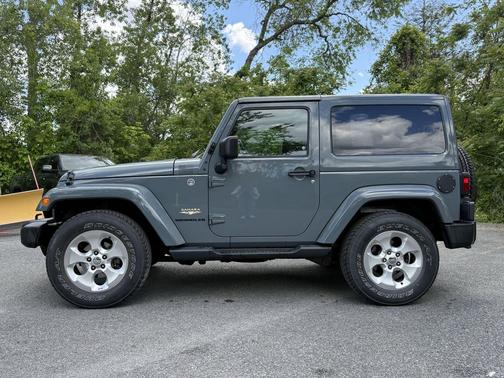 Anvil Clearcoat 2015 Jeep Wrangler Sahara