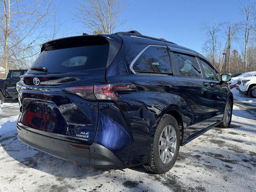 2023 Toyota Sienna XLE