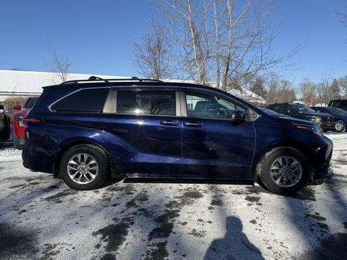 2023 Toyota Sienna XLE
