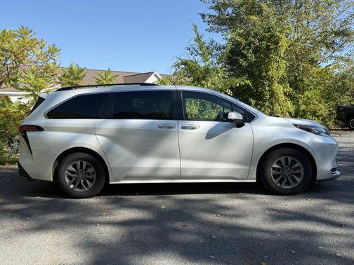 2022 Toyota Sienna XLE 7 Passenger