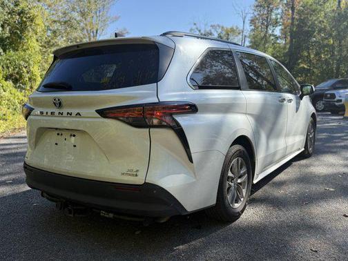 2022 Toyota Sienna XLE 7 Passenger