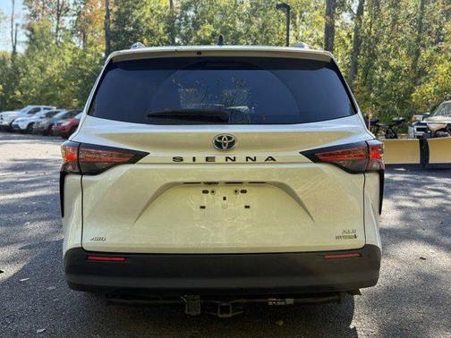 2022 Toyota Sienna XLE 7 Passenger