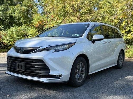 2022 Toyota Sienna XLE 7 Passenger