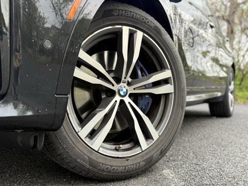 Black Sapphire Metallic 2019 BMW X7 xDrive40i