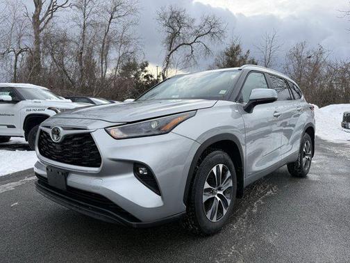 2025 Toyota Highlander Hybrid XLE