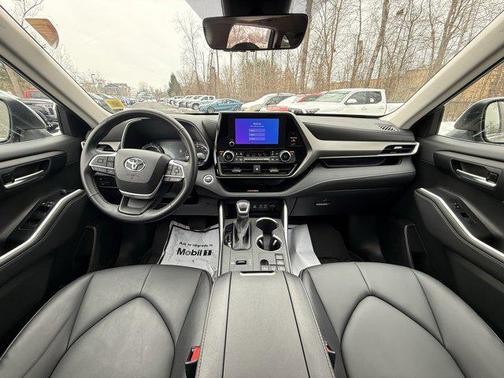 2025 Toyota Highlander Hybrid XLE