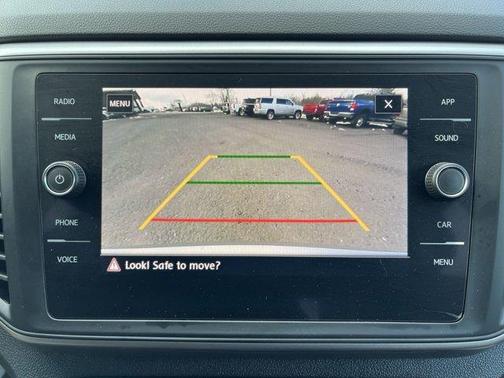 Photo 3 of 37 of 2021 Volkswagen Atlas 3.6 SE w/ Technology R-Line