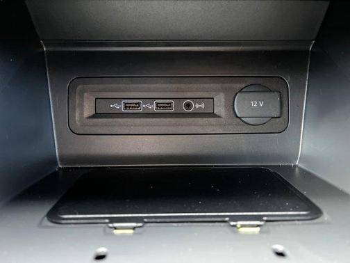 Photo 5 of 37 of 2021 Volkswagen Atlas 3.6 SE w/ Technology R-Line
